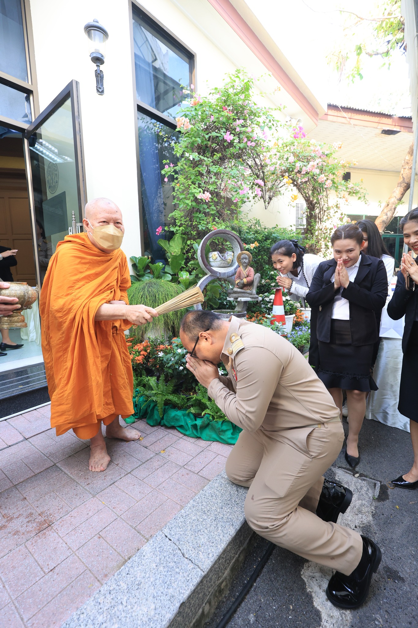 title - ส.ป.ก. จัดพิธีสักการะสิ่งศักดิ์สิทธิ์และพิธีสงฆ์ในโอกาสวันคล้ายวันสถาปนาครบรอบ 51 ปี